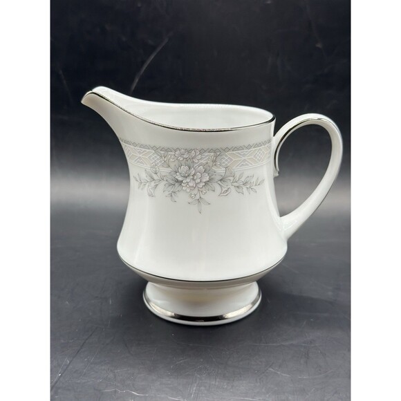 Legendary Noritake Creamer Sweet Leilani 3482 White Floral Silver Trim - Picture 1 of 10
